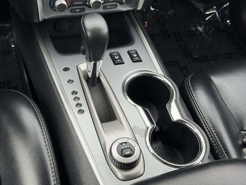 Used 2019 Nissan Pathfinder SL image 16