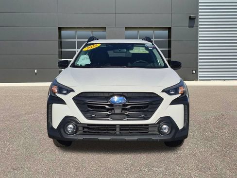 Certified 2025 Subaru Outback Premium AWD/4WD image 2