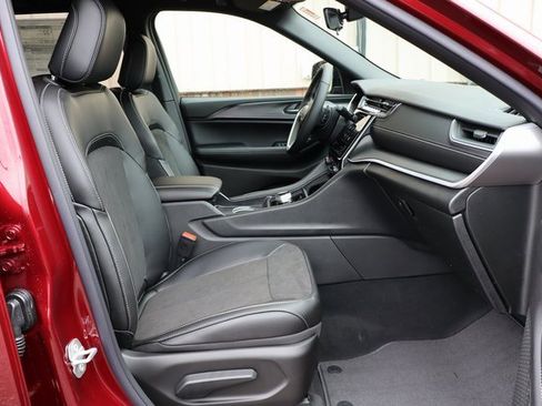 New 2025 Jeep Grand Cherokee Altitude image 41