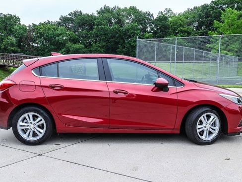 Used 2017 Chevrolet Cruze LT w/ Convenience Package FWD image 5