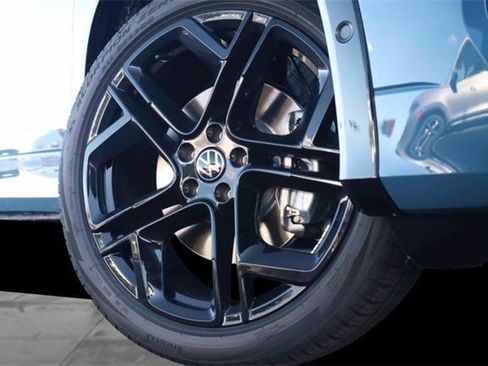 New 2025 Volkswagen Tiguan SE R-Line image 3