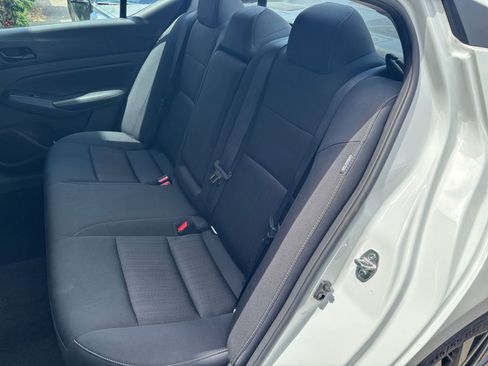 Used 2025 Nissan Altima 2.5 SV FWD image 38