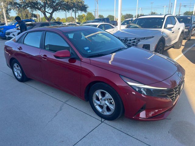 Certified 2021 Hyundai Elantra SE w/ Cargo Package FWD image 3