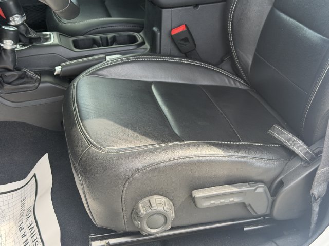 Used 2019 Jeep Wrangler Unlimited Sahara AWD/4WD image 14