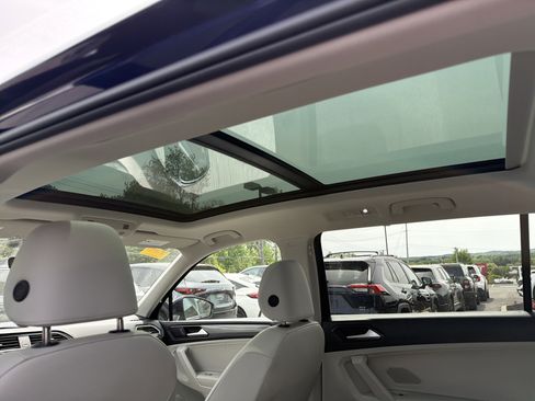 Used 2024 Volkswagen Tiguan SE w/ Panoramic Sunroof Package AWD/4WD image 24
