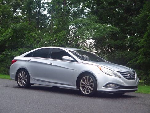 Used 2014 Hyundai Sonata SE w/ Premium Package 04 FWD image 6
