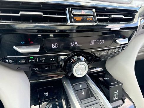 Used 2023 Acura MDX SH-AWD w/ Technology Package image 19