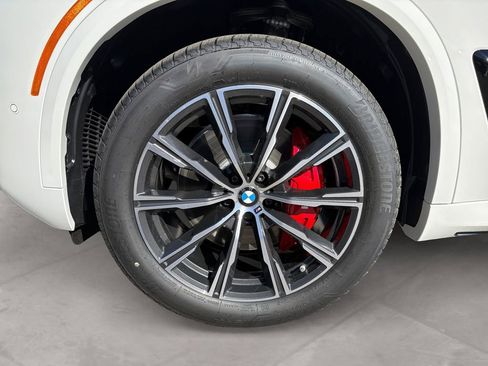 New 2026 BMW X5 xDrive40i w/ M Sport Package AWD/4WD image 14