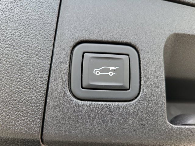 Used 2022 Cadillac XT4 Premium Luxury w/ Technology Package FWD image 10