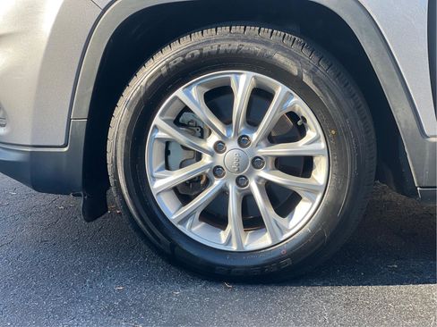 Used 2019 Jeep Cherokee Latitude w/ Popular Appearance Group image 25