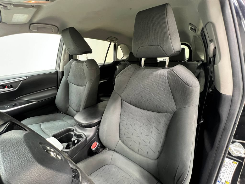 Used 2020 Toyota RAV4 XLE AWD/4WD image 13