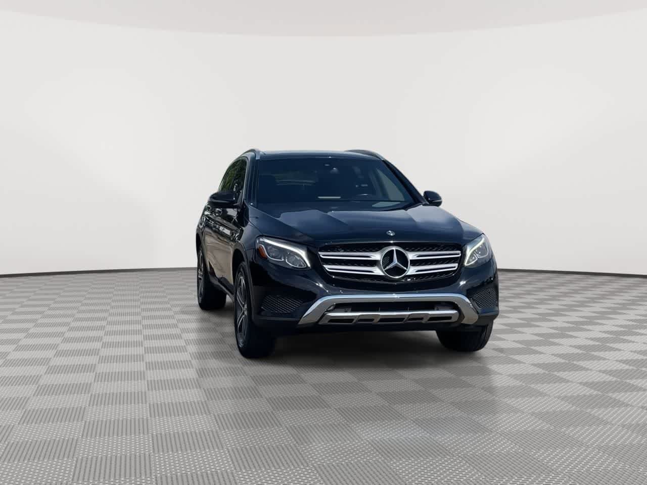 Used 2019 Mercedes-Benz GLC 300 4MATIC image 3