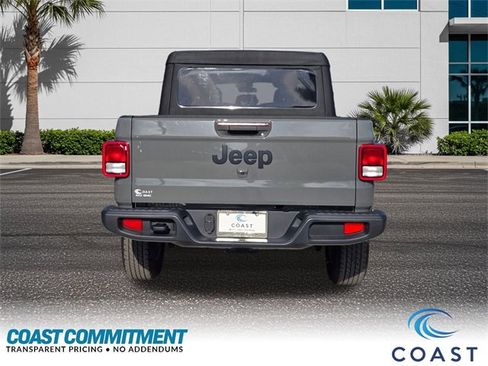 Used 2023 Jeep Gladiator Sport image 7