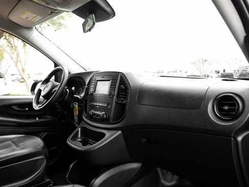 Used 2017 Mercedes-Benz Metris Passenger w/ Driver Efficiency Package image 9