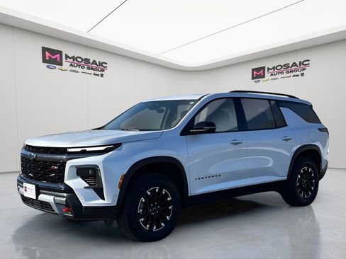 Used 2025 Chevrolet Traverse Z71 w/ Enhanced Driving Package image 3