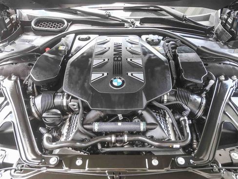 Used 2025 BMW 760i xDrive w/ Luxury Rear Seating Package image 23