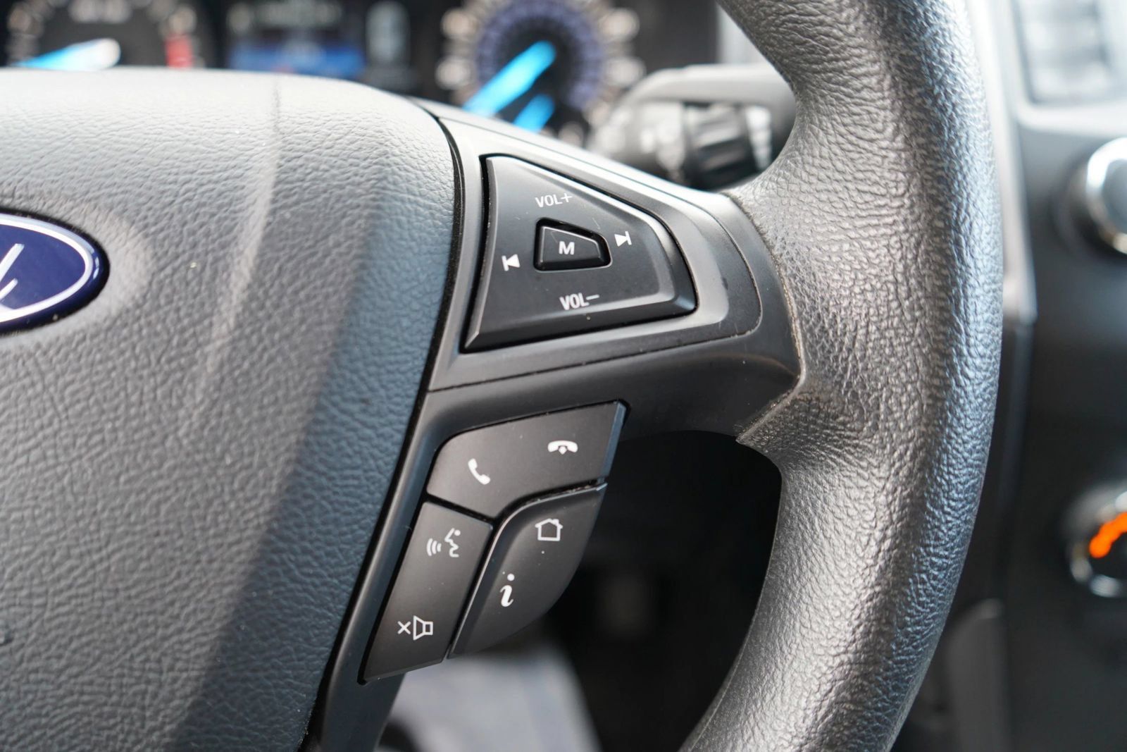 Used 2019 Ford Edge SE FWD image 13