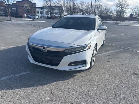 Used 2019 Honda Accord Touring image 2