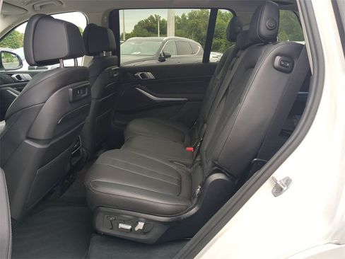 Certified 2022 BMW X7 xDrive40i w/ Premium Package image 15