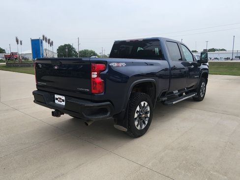Used 2022 Chevrolet Silverado 2500 Custom w/ Custom Value Package AWD/4WD image 5