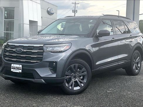 New 2026 Ford Explorer Active w/ Active Comfort Package AWD/4WD image 2