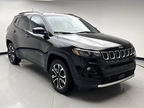 Used 2023 Jeep Compass Limited image 7