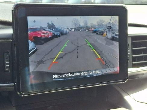 Used 2022 Ford Explorer XLT w/ Equipment Group 202A image 19