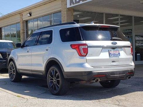Used 2019 Ford Explorer XLT w/ Equipment Group 202A AWD/4WD image 3