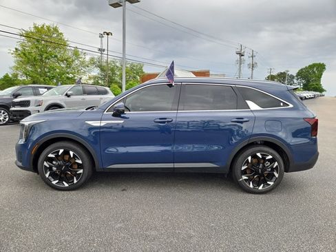 Used 2025 Kia Sorento EX w/ Panoramic Sunroof Package FWD image 11