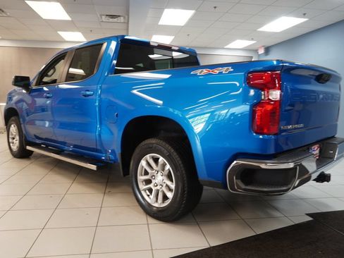 Used 2023 Chevrolet Silverado 1500 LT w/ Convenience Package II AWD/4WD image 3