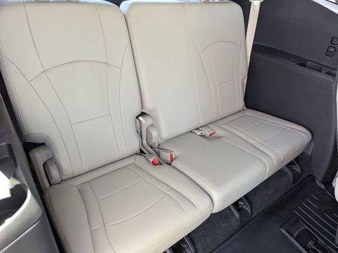 Used 2019 Buick Enclave Essence AWD/4WD image 35