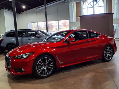 Used 2022 INFINITI Q60 3.0t Luxe w/ Essential Package image 3