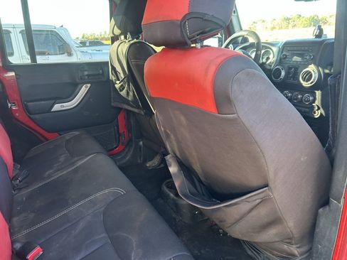 Used 2014 Jeep Wrangler Unlimited Sahara image 11