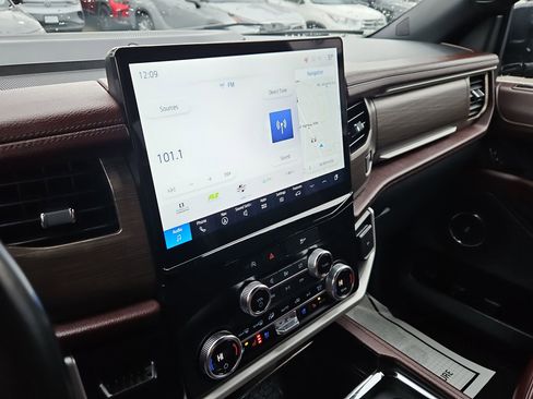 Used 2024 Ford Expedition Limited image 18