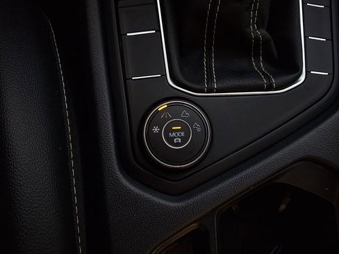 Used 2022 Volkswagen Taos SE w/ Panoramic Sunroof Package image 24