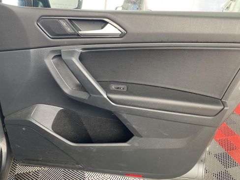 Used 2018 Volkswagen Tiguan SEL AWD/4WD image 6
