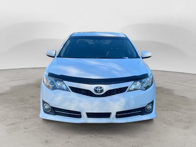 Used 2012 Toyota Camry SE w/ Leather Pkg FWD image 2