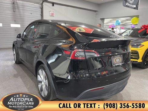 Used 2023 Tesla Model Y AWD image 4