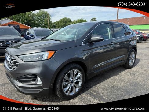 Used 2019 Ford Edge Titanium w/ Equipment Group 301A FWD image 2