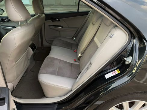 Used 2012 Toyota Camry XLE w/ Leather Pkg FWD image 13