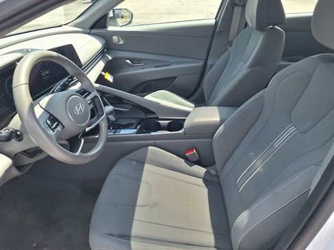 Used 2025 Hyundai Elantra SEL FWD image 11