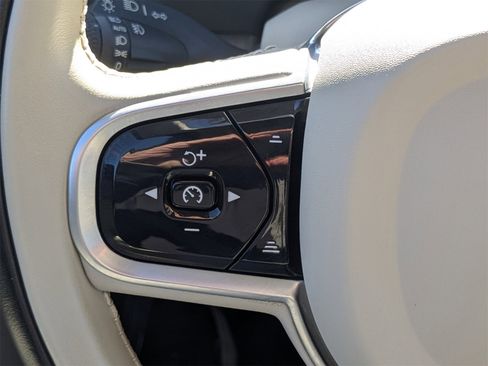 Used 2023 Volvo XC90 B5 Plus image 26