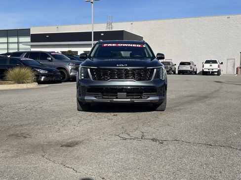 Used 2025 Kia Sorento S image 2