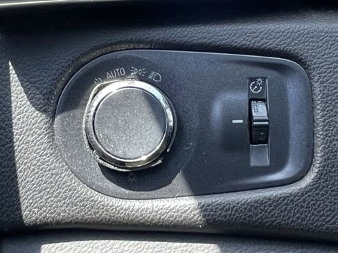 Used 2013 Cadillac SRX FWD image 27