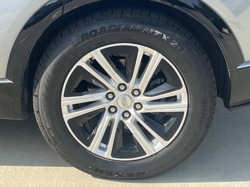 Used 2024 Cadillac Lyriq Tech RWD image 11