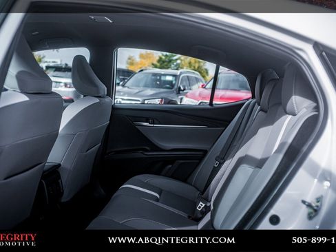 Used 2025 Toyota Camry SE image 29