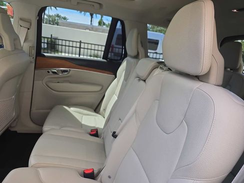 Used 2022 Volvo XC90 T6 Momentum w/ Advanced Package AWD/4WD image 16