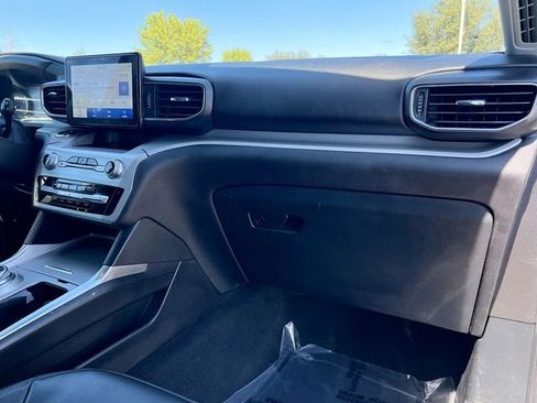 Used 2022 Ford Explorer XLT w/ Equipment Group 202A AWD/4WD image 34