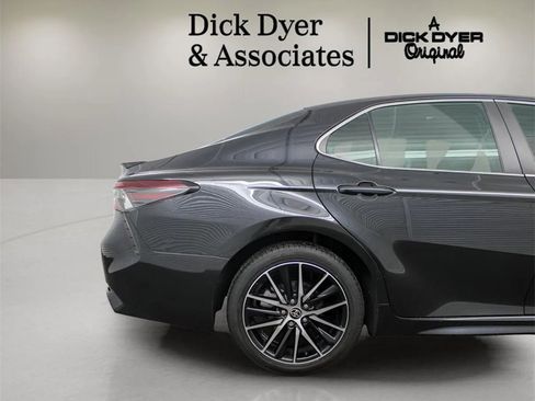 Used 2021 Toyota Camry SE image 7