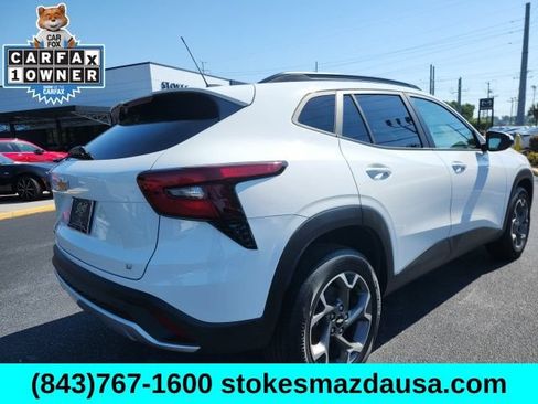 Used 2024 Chevrolet Trax LT w/ Sunroof Package FWD image 8